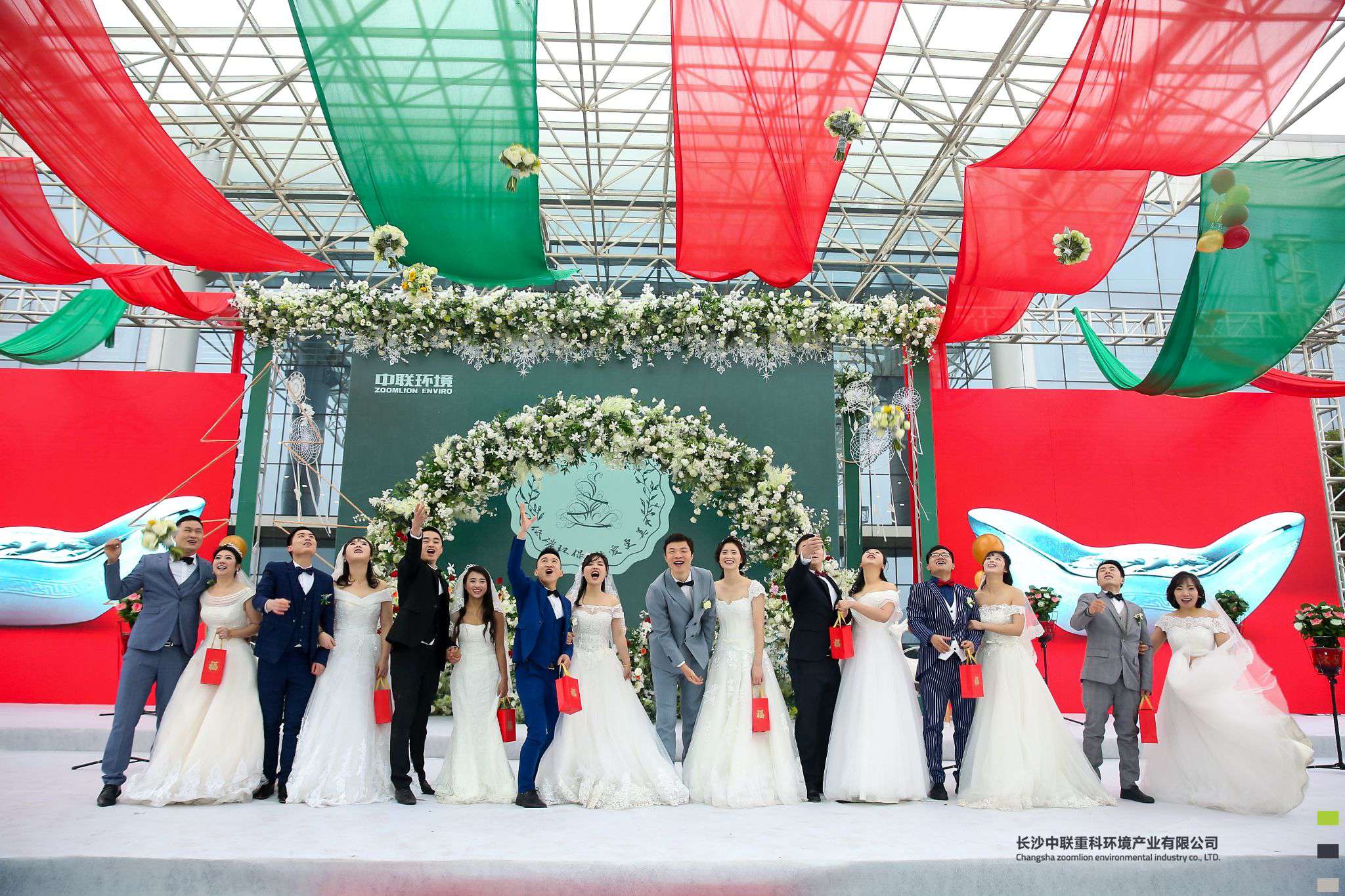 最美新娘！最帥新郎！最豪婚車！最贊婚禮！